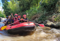 Serunya Arung Jeram di Ayek Salak