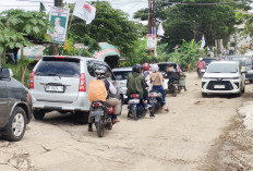 Tahun Baru 2024 Jalan Lettu Karim Kadir di Tambal Sulam, Jalannya Menjadi Bergelombang