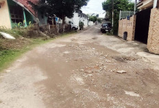 Aspal Jalan Rusak, Kembali Berbentuk Tanah Bebatuan