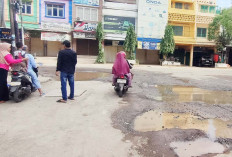 Kondisi Jalan Masih Bertahan Rusak Tak Kunjung Diperbaiki