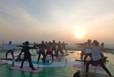 Menjemput Matahari di Helipad, Sunrise Hatha Yoga ARYADUTA Palembang Bius Peserta
