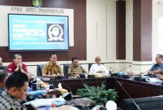 Serahkan KUA PPAS APBD Induk 2025