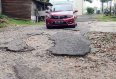 Jalannya Mengerikan Banyak Lubang Besar