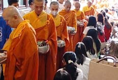  Sambut Waisak 2570 BE, Maha Vihara Dharmakirti Gelar Tradisi Pindapatta