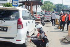 20 Ban Mobil Digembosin Dishub Palembang Karena Parkir Sembarangan