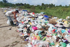 Sampah Lebaran Menumpuk di Jalan Masjid Az-Zikra