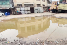 Ada Danau di Tengah Jalan Pasar 16 Ilir dan Jalan Ali Gatmir 13 Ilir