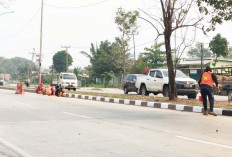 Batu Alam Marka dan Trotoar Jalan Soekarno Hatta di Cat