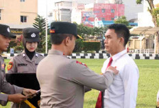 Kasat Reskrim Polres OKU Timur Terima Pin Emas