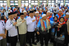 Wagub Cik Ujang Sambut Jemaah Haji Kloter II Asal Lahat