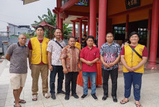 Vihara Prajna Shanti Palembang Bagikan Ratusan Paket Sembako, Wujud Bakti Umat Buddha