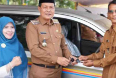 Bupati Muara Enim Serahkan Bantuan Mobil Operasional Desa