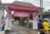 Warga Lorong Sawung Galing Srijaya Percantik Gapura Sambut HUT RI ke-80
