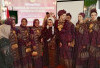Dian Pelangi Lestarikan Busana  Blongsok Songket  Palembang