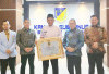 Bupati OKU Timur Terima BKPRMI Award