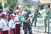 Danrem 044/Gapo Kunjungi TK dan SD Kartika Tanjung Enim, Wujud Kepedulian TNI untuk Pendidikan Generasi Bangsa