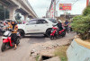 Lubang di Turunan Jalan Srijaya KM 5 Telah Ditambal