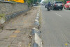 Trotoar pejalan Kaki Demang Lebar Daun Banyak Rusak