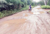 Berlubang Besar, Jalan Perumahan Menjadi Licin