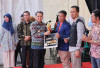 Ratu Dewa Beri Bantuan Permodalan di Puncak UMKM Palembang Awards 2024
