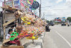 Pedagang Telok Abang Penuhi Jalan Merdeka