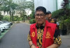 Terborgol dan Berompi Pink! Tersangka Korupsi Pasar Cinde, Edi Hermanto  dan Raimar Yousnaidi Jalani Pemeriksa